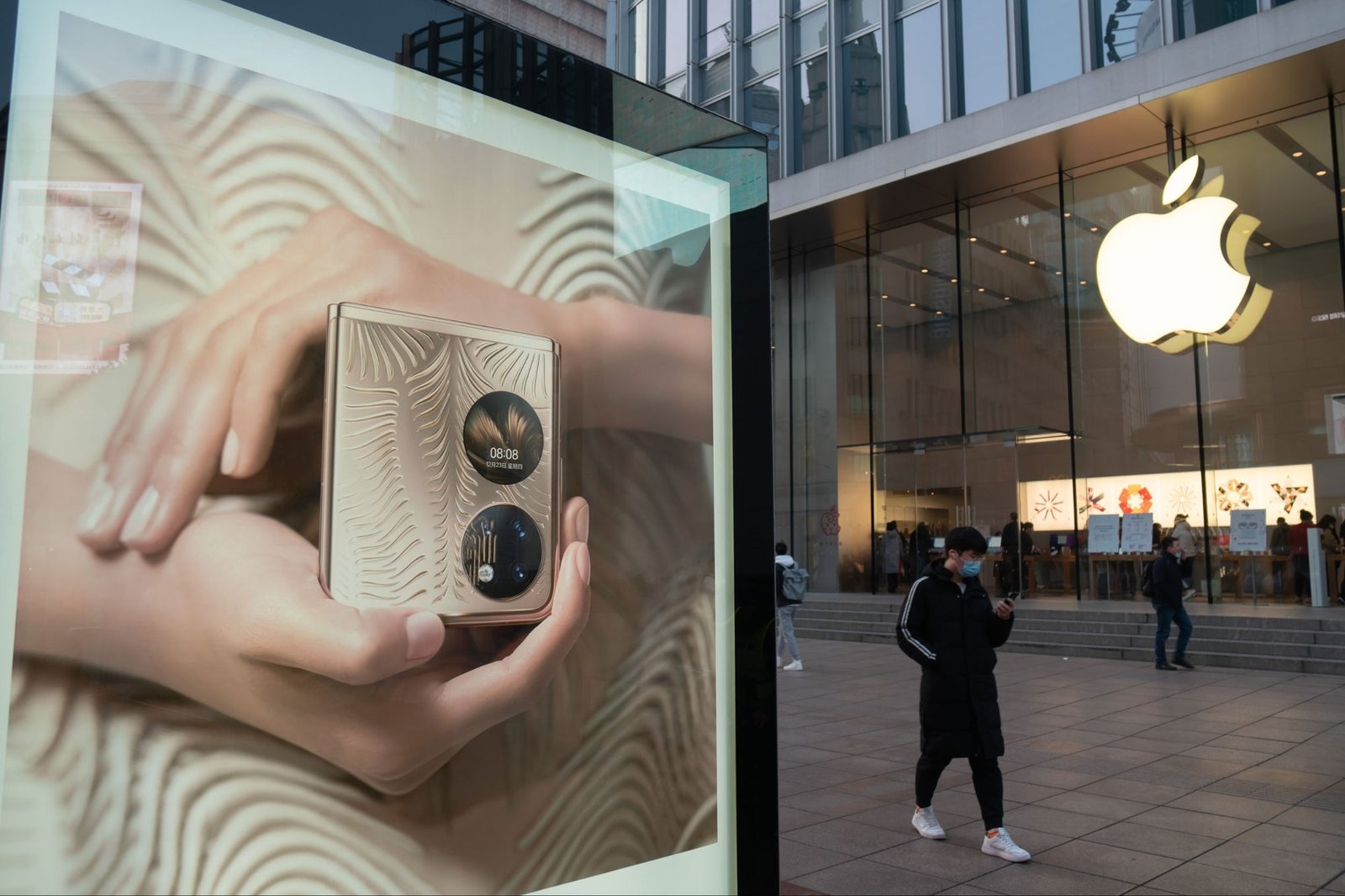 Un informe dice que pronto llegarán los gigantes plegables de Apple y Amazon. iPhone