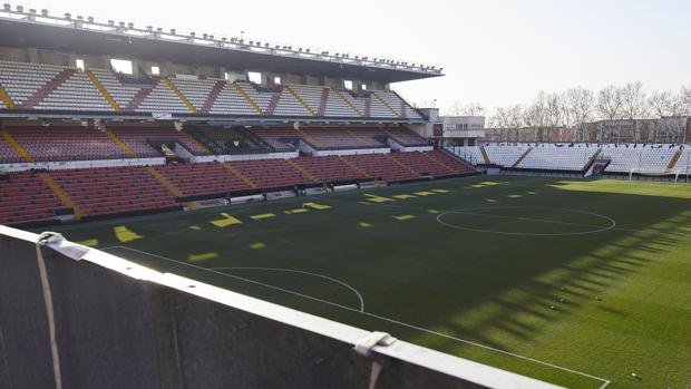 El estadio del Rayo Vallecano, la historia del parque de las Siete Tetas y las empanadas argentinas en Redacción Clarín, Sin