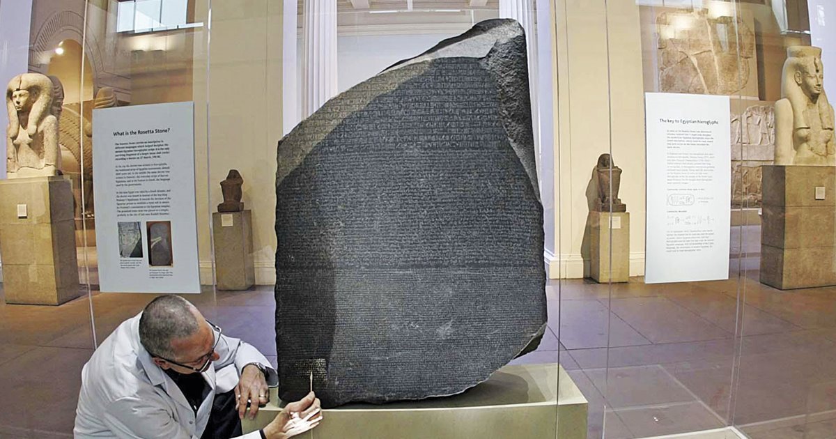 Encontró una extraña piedra de 18 kilos, la guardó durante años y descubrió que era un tesoro de 4600 millones de años en El Cronista, Información General