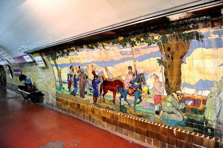 La galería de arte escondida en una estación del subte de Buenos Aires en El Cronista, Información General