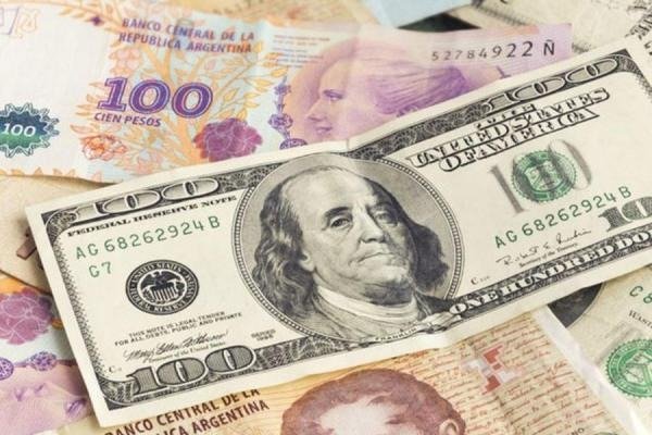 El dólar blue sube $ 10, pero el oficial lo supera y continúa la brecha en negativa en El Cronista, Finanzas