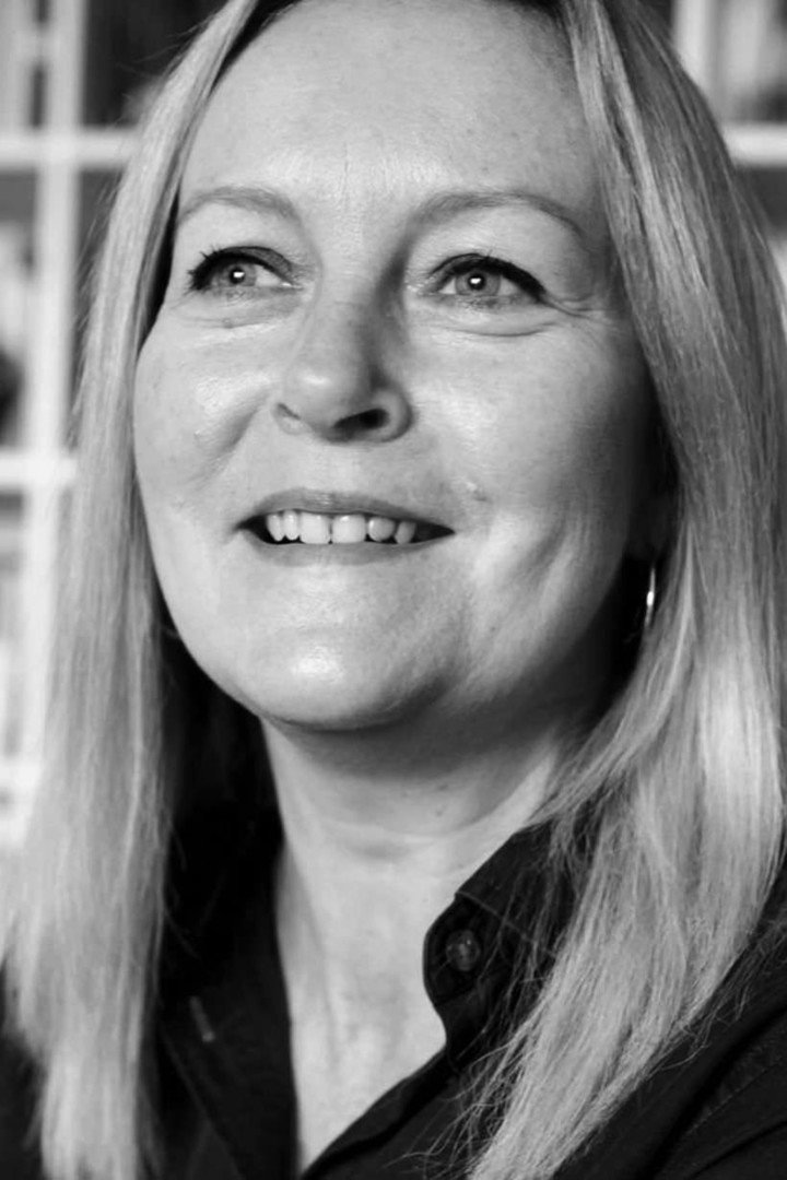 Louise Willder es escritora y redactora publicitaria británica.