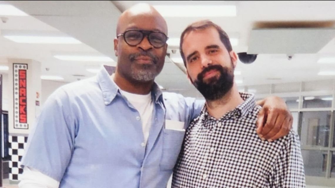 Una colaboración inesperada en la lucha por la justicia En un mundo donde la pena de muerte sigue generando controversia... Descubre más sobre capital, colab...