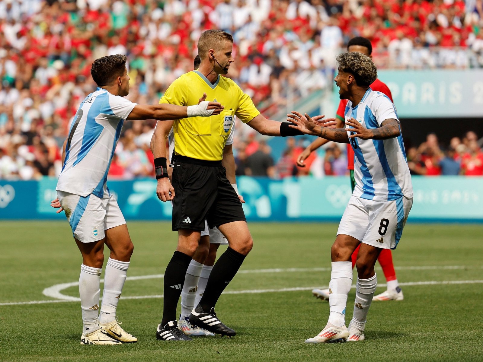 El regreso de un árbitro polémico en un partido decisivo para Boca Este martes, Boca Juniors se enfrenta al Auckland Cit... Descubre más sobre river plate, m...