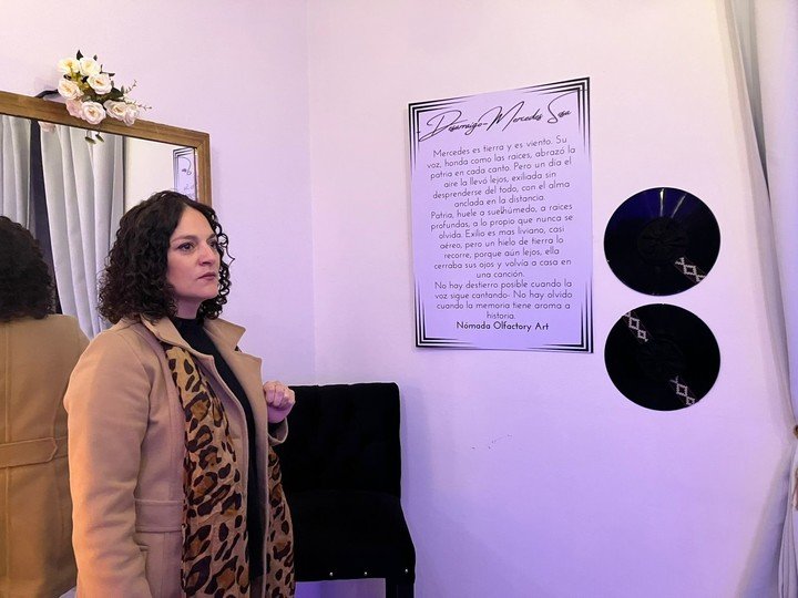 Nina Lamaison es artista olfativa y en su galería cuenta con un laboratorio y un espacio para dar talleres.