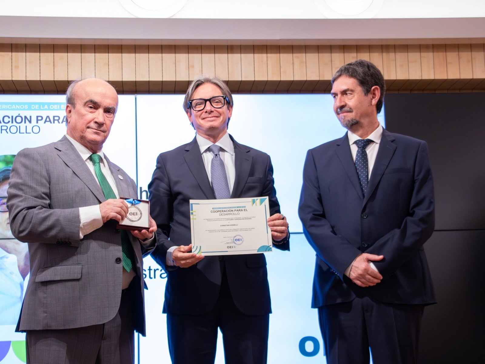 Un reconocimiento a la excelencia argentina en el desarrollo iberoamericano En un evento significativo para la comunidad... Descubre más sobre xi jinping, to...