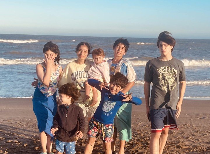 Carla Orsini es madre de 6 hijos, médica pediatra y divulgadora de temas referidos a la crianza.