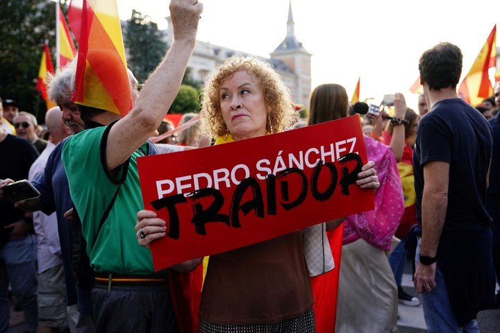 Una protesta contra el presidente del gobierno de España, en Madrid, días atrás. Foto: REUTERS 