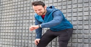 Caminar disminuye la presión arterial, ayuda a reducir la grasa corporal y mejora los niveles de azúcar y de colesterol en la sangre. Foto: Shutterstock.