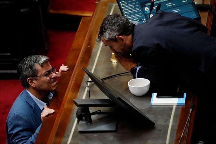 Germán Martínez y Martín Menem en el recinto de Diputados. Foto: Emmanuel Fernández.