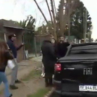 Violencia en vivo en un móvil de Telefe: agredieron a un camarógrafo y atropellaron a otra persona mientras escapaban