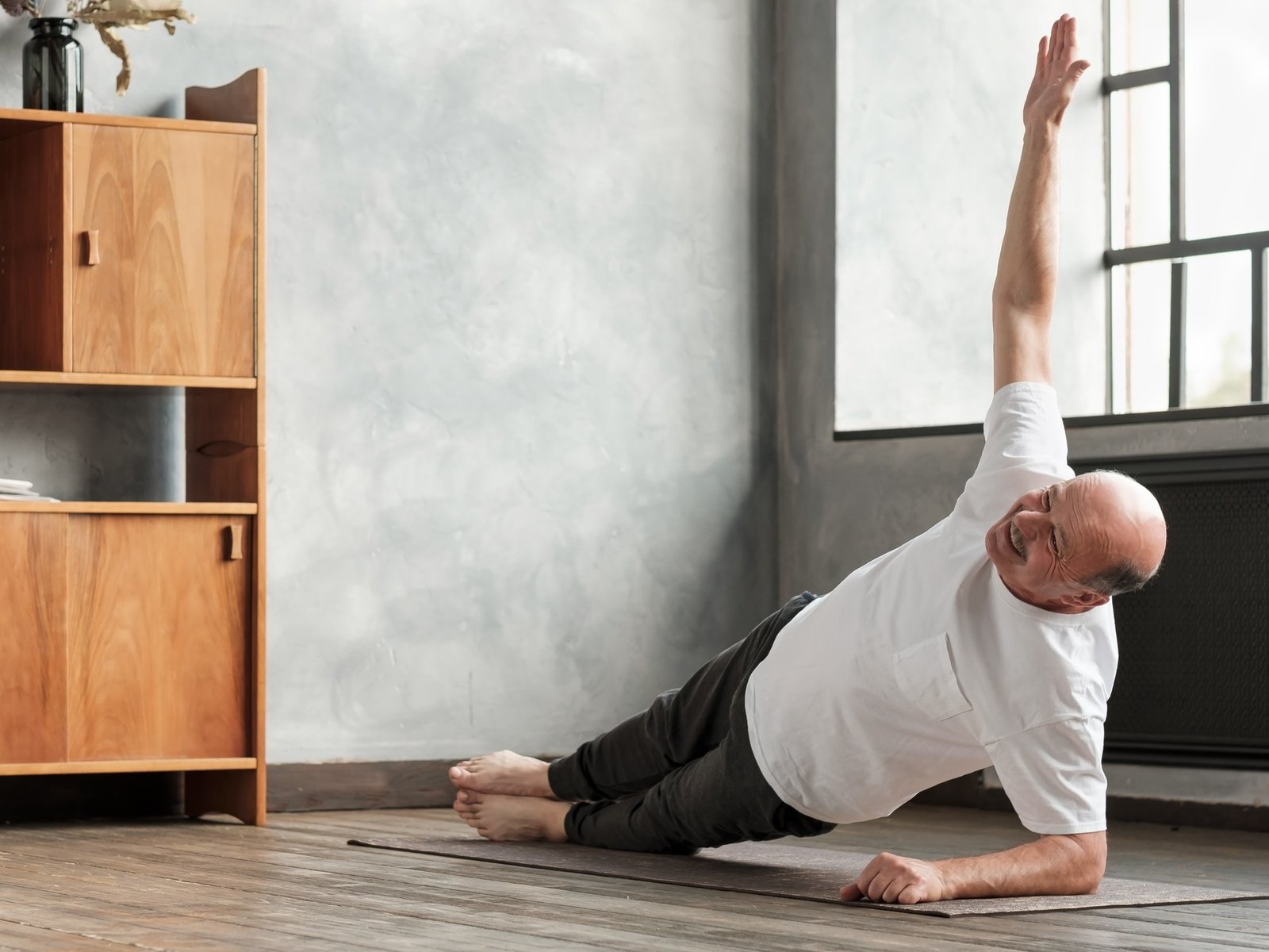 El fortalecimiento muscular puede aumentar la densidad ósea, reducir el riesgo de osteoporosis y proteger las articulaciones. Foto: Shutterstock.