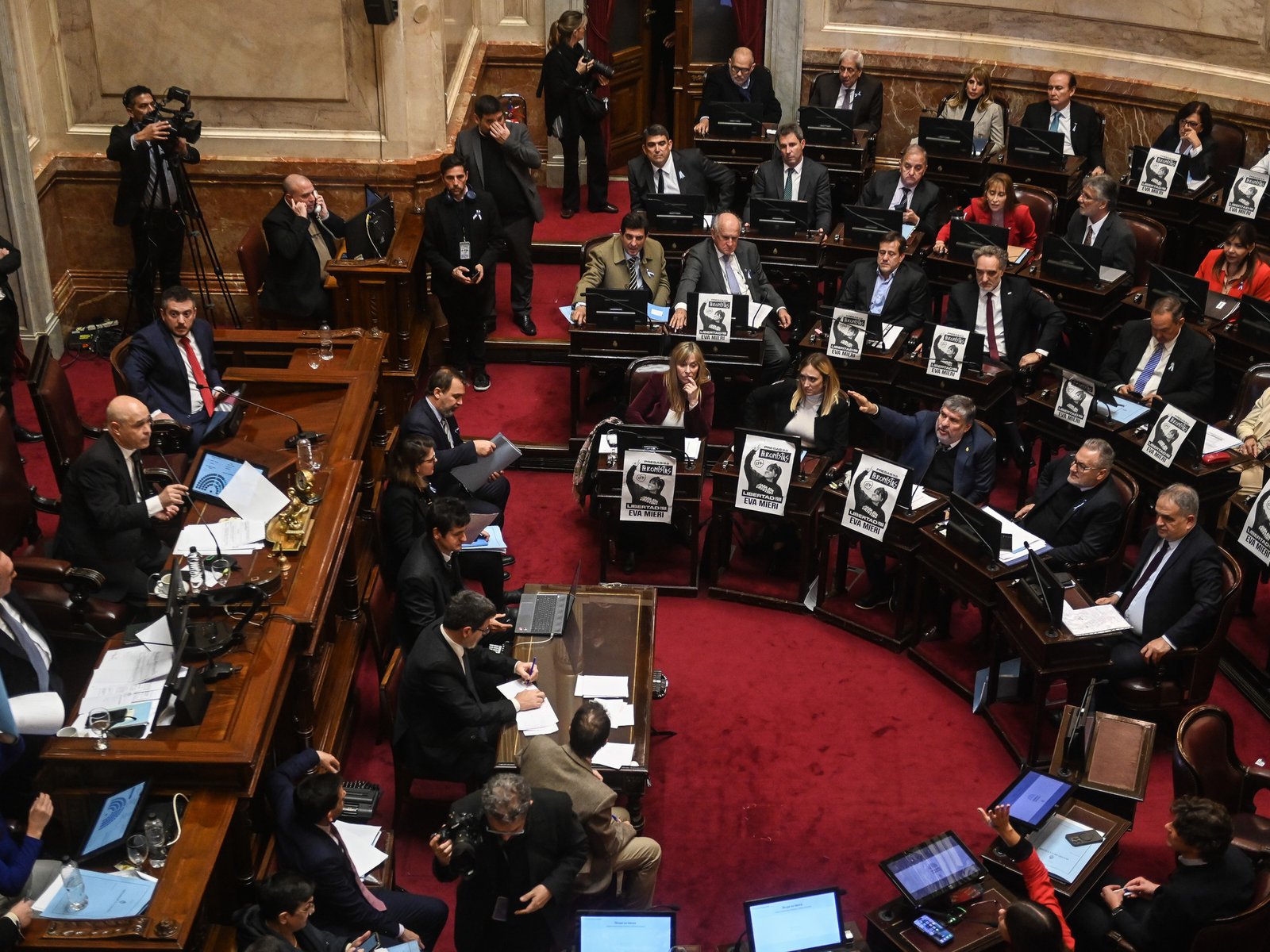 Un movimiento inesperado en el Senado: La estrategia de los gobernadores para salvaguardar sus recursos En un giro notab... Descubre más sobre acentuar, mani...