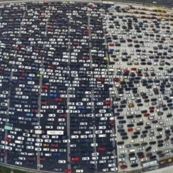 El embotellamiento de tráfico más largo de la historia: duró 12 días y se extendió por 100 km