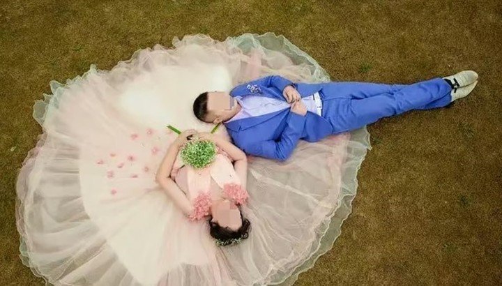 Otra imagen de la producción de fotos de una boda que nunca se llevó a cabo. Foto: QQ.com/Via South China Morning Post. .