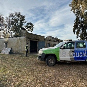Una pareja de recién llegados y un ataque a traición en la habitación del horror: el doble crimen rural que conmueve a Olavarría
