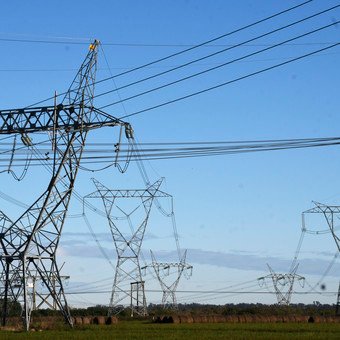 El Gobierno da un plazo de 8 meses para privatizar la mayor red de transmisión eléctrica del país