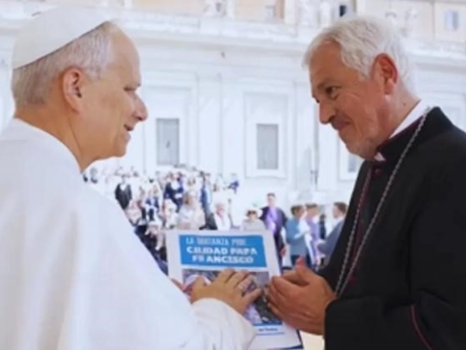 Un homenaje que trasciende fronteras: La entrega del proyecto al Vaticano La noticia de la entrega del proyecto para la ... Descubre más sobre memoria, testi...