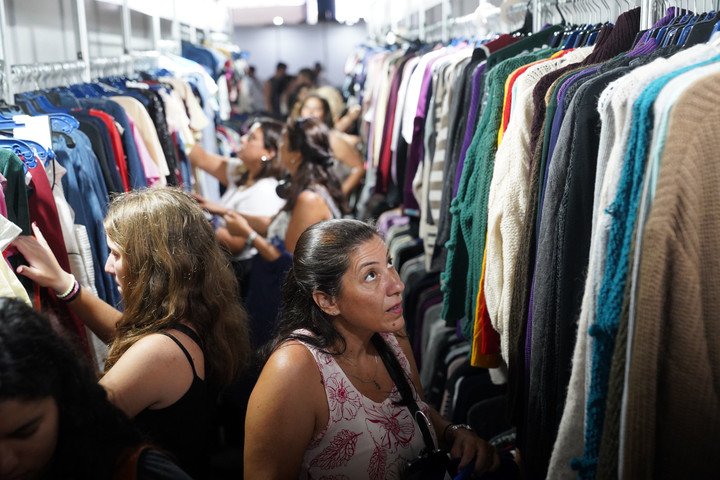 Habrá ropa de liquidación y prendas de esta temporada. Foto: Guillermo Rodríguez Adami