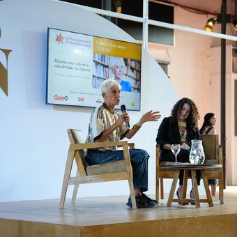 Humor y feminismo: Maitena reflexionó en la Feria sobre sus tiras en Clarín y sobre las redes