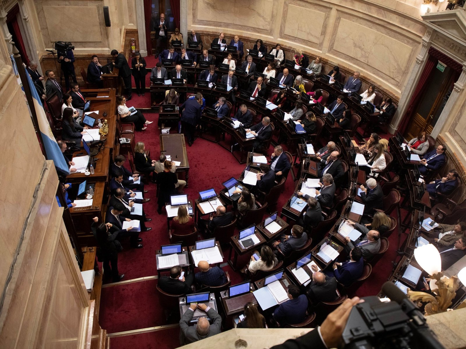  La resistencia del peronismo ante la privatización de un bien esencial La reciente presentación de iniciativas en e... Descubre más sobre argentinos, ni...