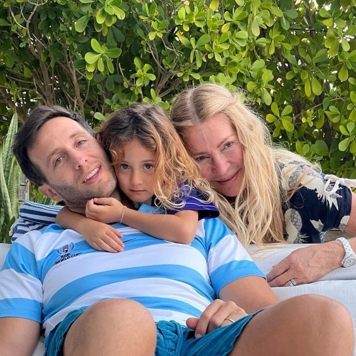 Tomás Yankelevich con su hija Mila y Cris Morena. | Foto: Instagram
