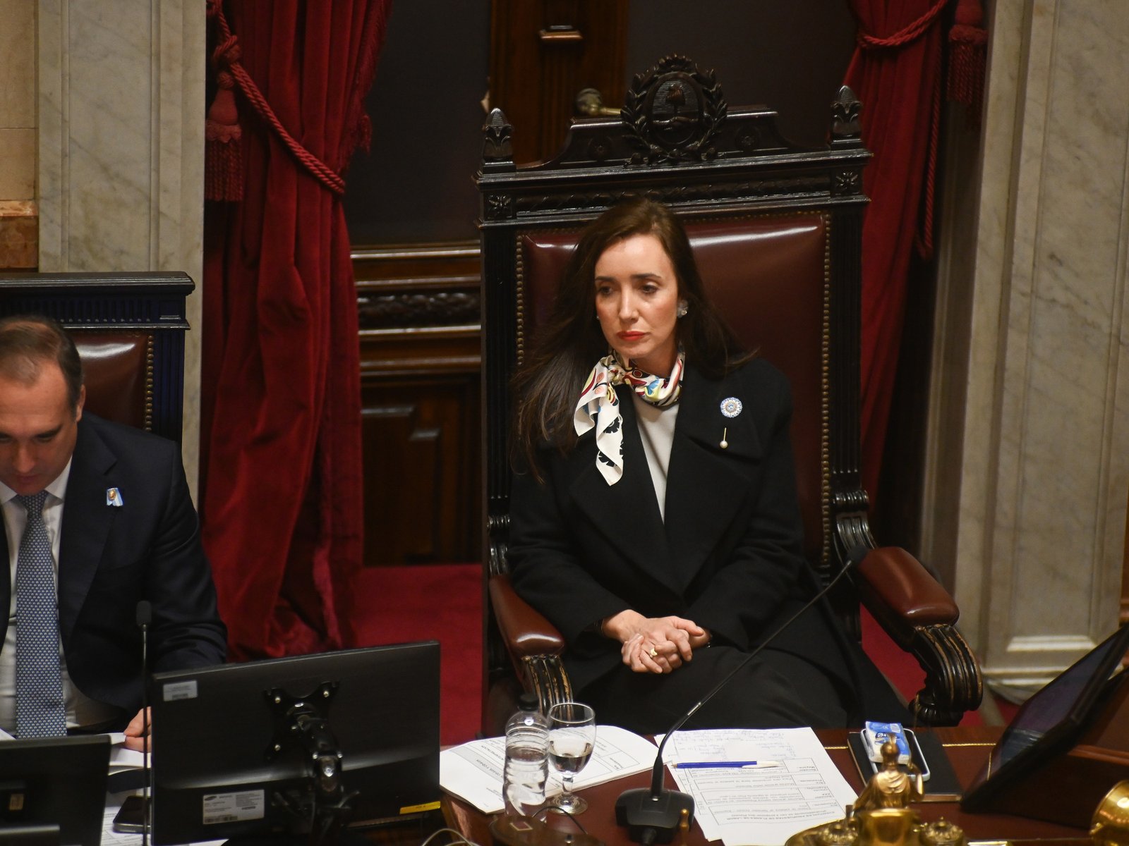  La presión interna y el dilema del liderazgo: el caso Villarruel En un momento de fractura política, la vicepreside... Descubre más sobre tratando, prop...