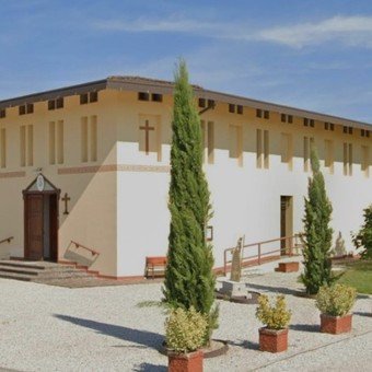 El párroco puso a la venta la iglesia porque van pocos fieles a misa