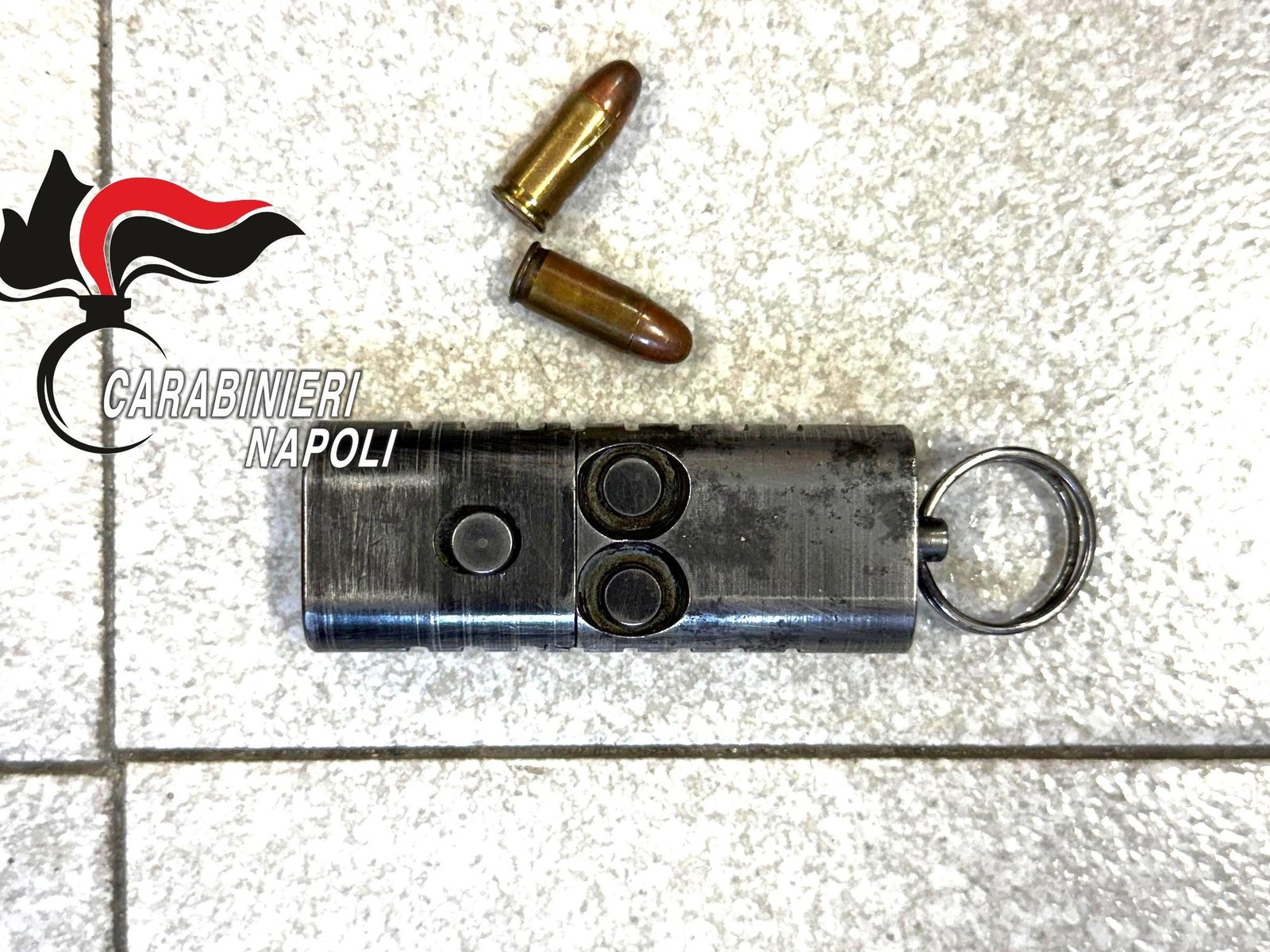 Un hallazgo alarmante en Nápoles: la pistola oculta en un llavero La reciente operación de los Carabineros en Nápoles ha... Descubre más sobre escenario, res...