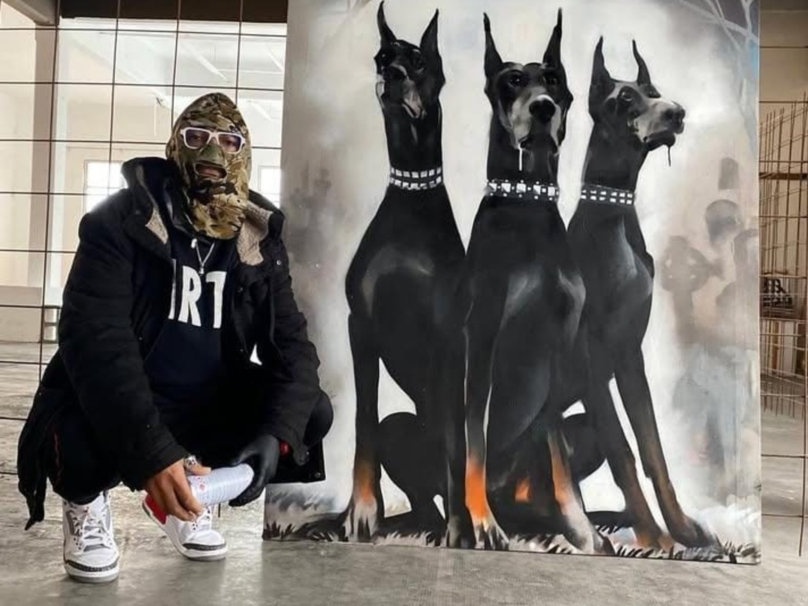 Un artista de las calles que desafía las convenciones del arte contemporáneo En un mundo donde el arte urbano a menudo s... Descubre más sobre crítica, abier...