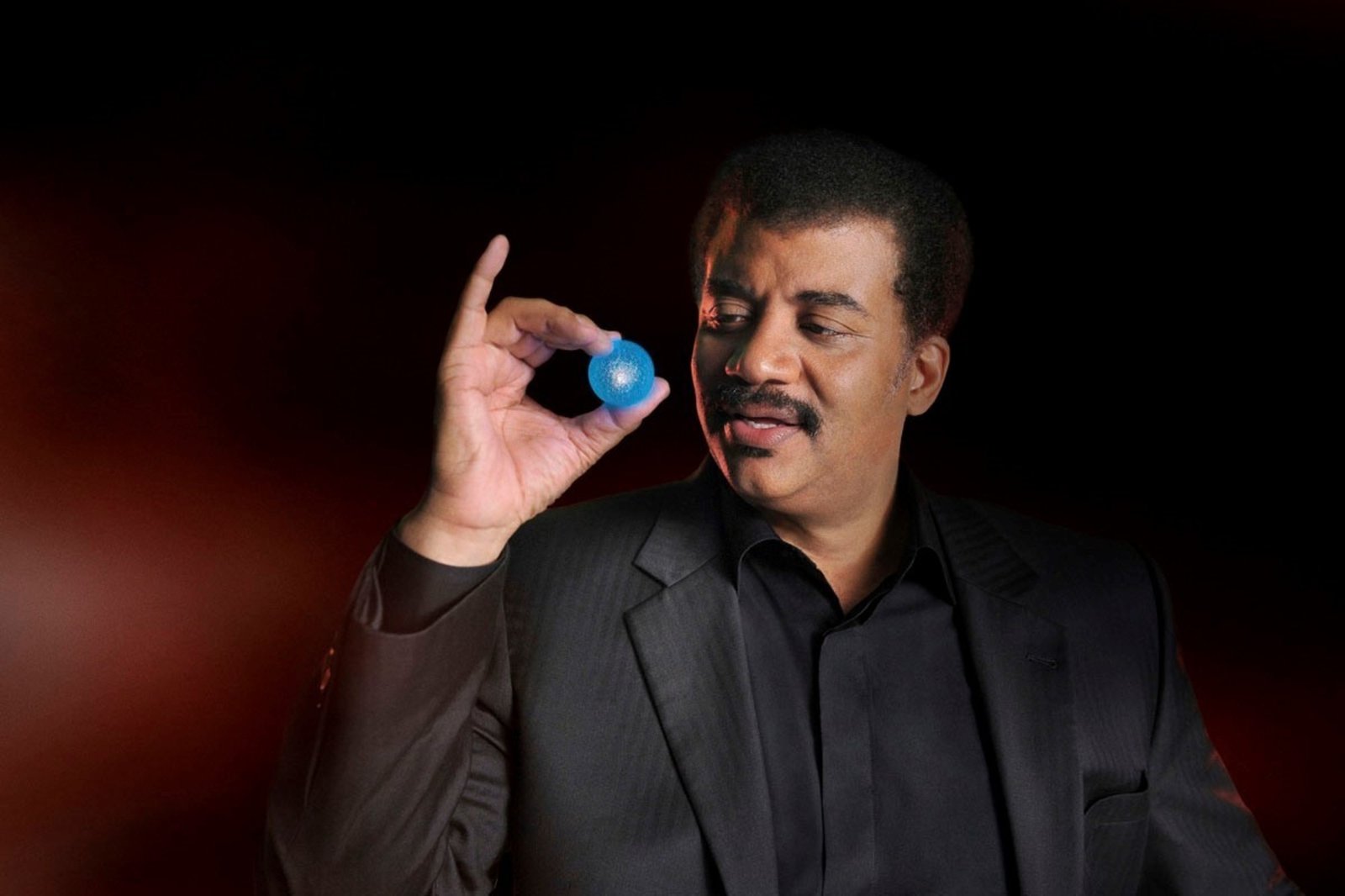Neil deGrasse es reconocido por su labor en acercar la ciencia al público general.