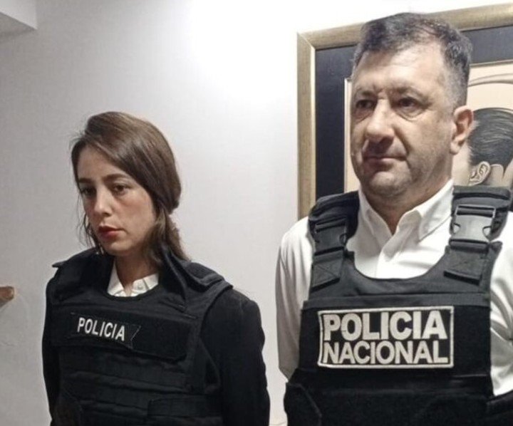 Kuider y su secretaria el martes cuando fueron llevados ante el juez que trataría su extradición.