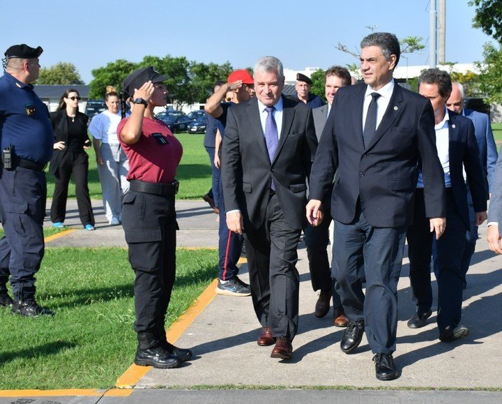 El jefe de Gobierno porteño, Jorge Macri, junto al ministro de Seguridad, Horacio Giménez.