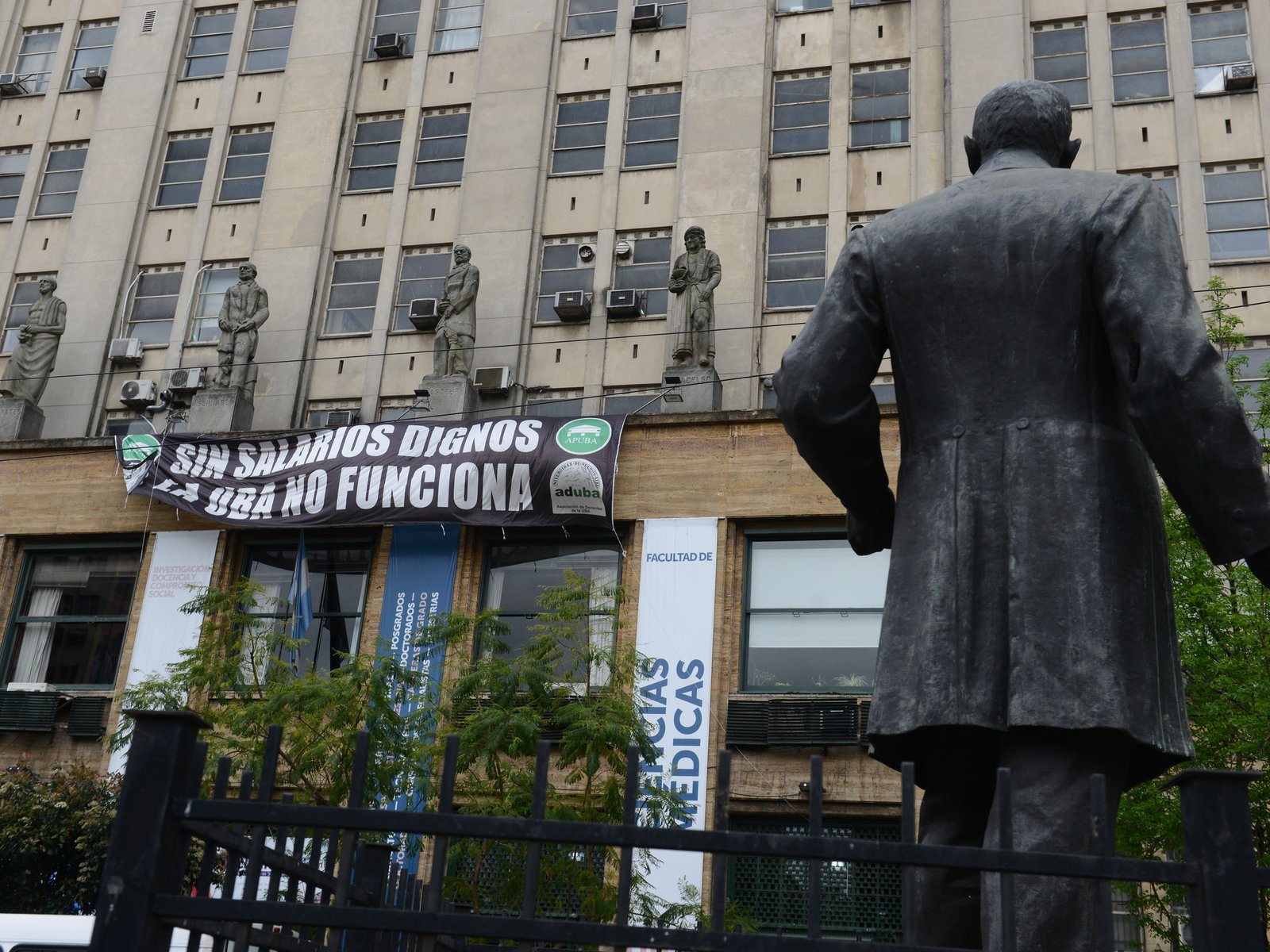 El fenómeno migratorio en la medicina: un cambio en la marea sanitaria argentina En un contexto donde la crisis del sist... Descubre más sobre productiva, ex...