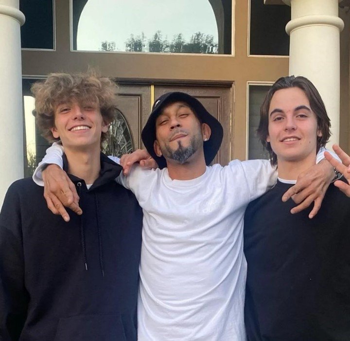 Así están hoy Sean Preston y Jayden James, hijos de Britney Spears. Junto con Eddie Morales, un amigo de su padre. Foto: IG