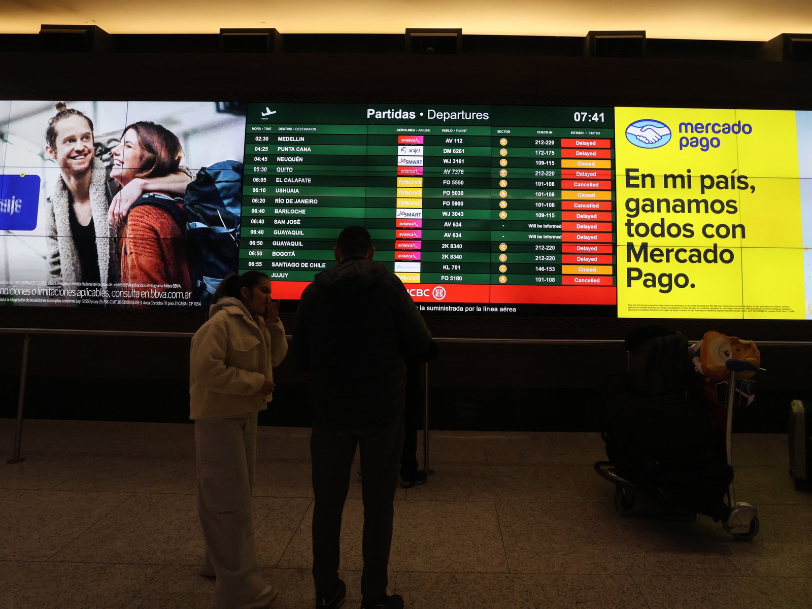 Inseguridad en el aire: una jornada de tensión en Ezeiza Este miércoles, el aeropuerto internacional de Ezeiza se vio en... Descubre más sobre ocurrido, oper...