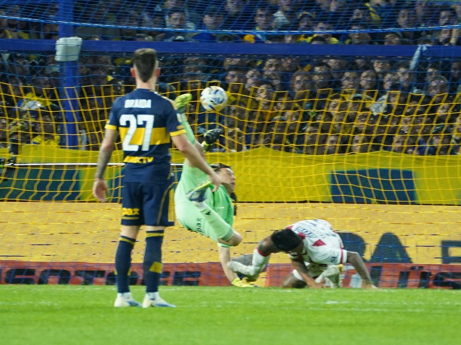 Boca no levanta ni con el regreso de Leandro Paredes: ya suma 90 días y 9 partidos sin triunfos La crisis de un gigant... Descubre más sobre cadena, medioc...