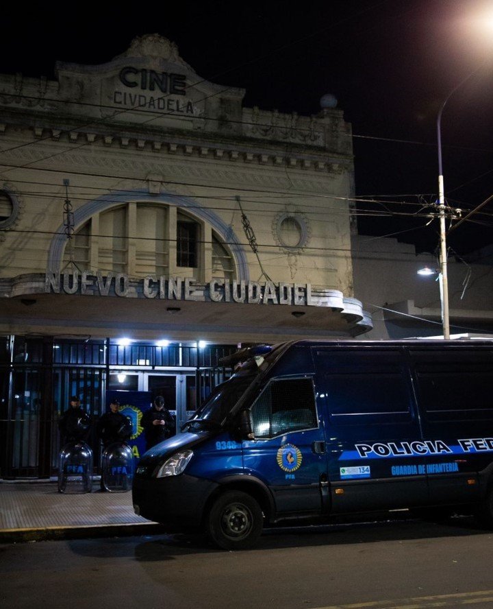 El Nuevo Cine Ciudadela quedó clausurado tras un allanamiento. Encontraron víctimas de explotación sexual.