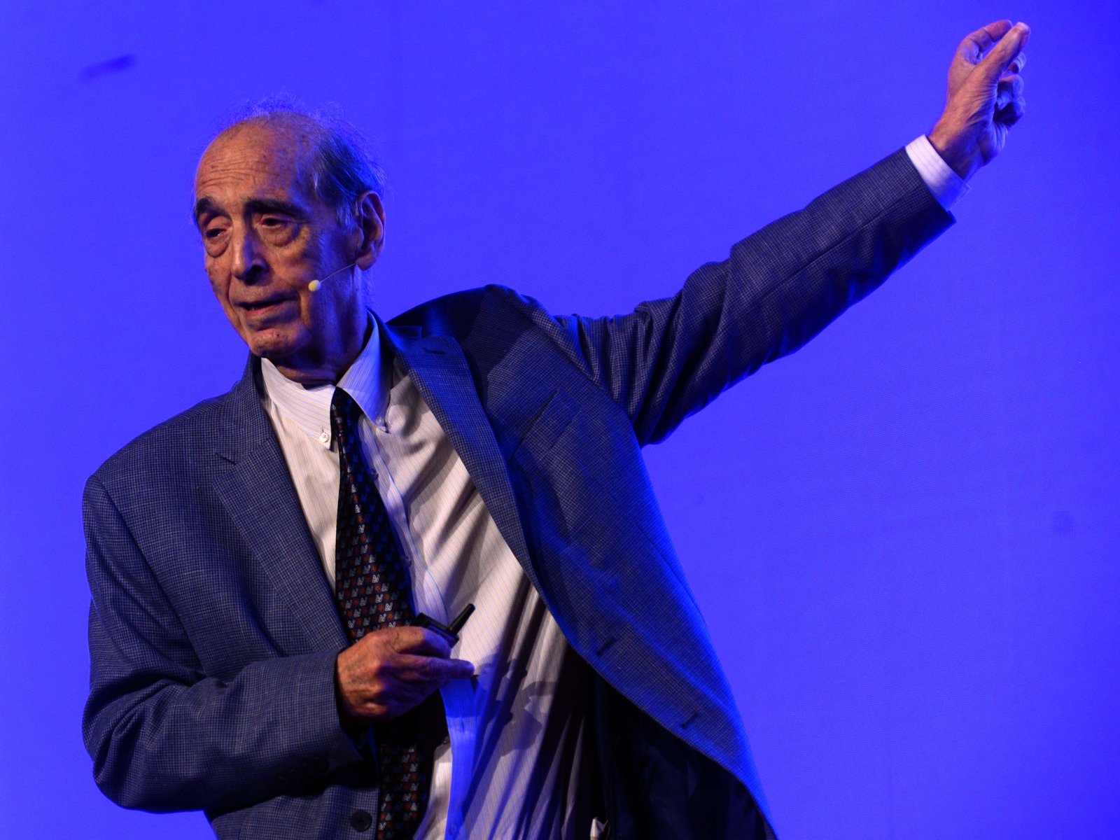 Expectativas económicas y el rol del Gobierno argentino En un contexto de volatilidad global, el economista Ricardo Arri... Descubre más sobre incertidumbre,...
