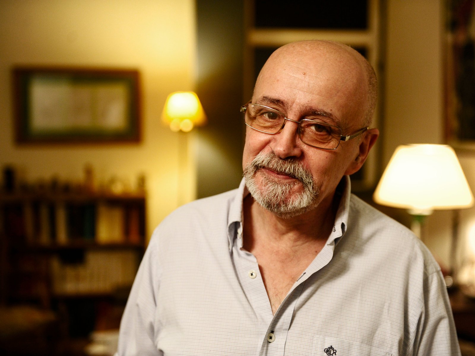 Un legado imborrable en la literatura y el periodismo argentino La reciente partida de Jorge Aulicino deja un vacío prof... Descubre más sobre propias, segui...