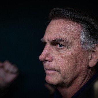 Jair Bolsonaro sigue hablando y la Justicia amenaza con detenerlo "de inmediato" si hace comentarios en las redes