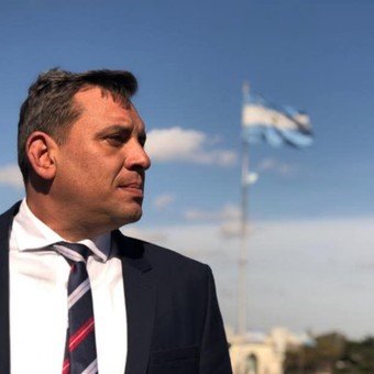 Kicillof echó a 24 oficiales de la Policía Bonaerense por trabajar para el candidato libertario por la Tercera Sección
