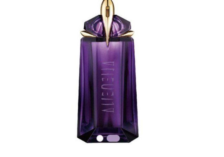 Utilizar frascos recargables ayuda a disminuir el uso de plástico, vidrio y metal en la fabricación de perfumes. Foto: Farmalife.