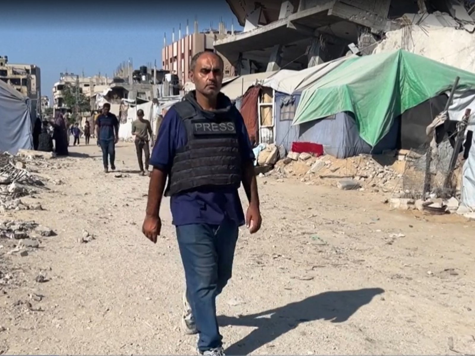 La lucha diaria de un periodista en medio del caos de Gaza En un escenario devastado por años de conflicto, el periodist... Descubre más sobre camina, méxico...