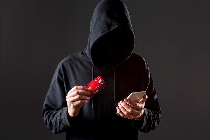 Usan el acceso para enviar el mismo fraude a otros contactos. Foto: Freepik.