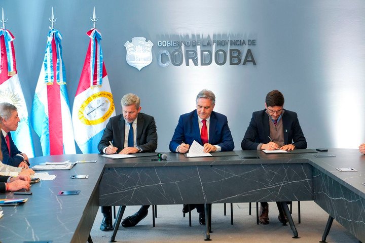 Rogelio Frigerio, MArtín Llaryora y Maximiliano Pullaro.