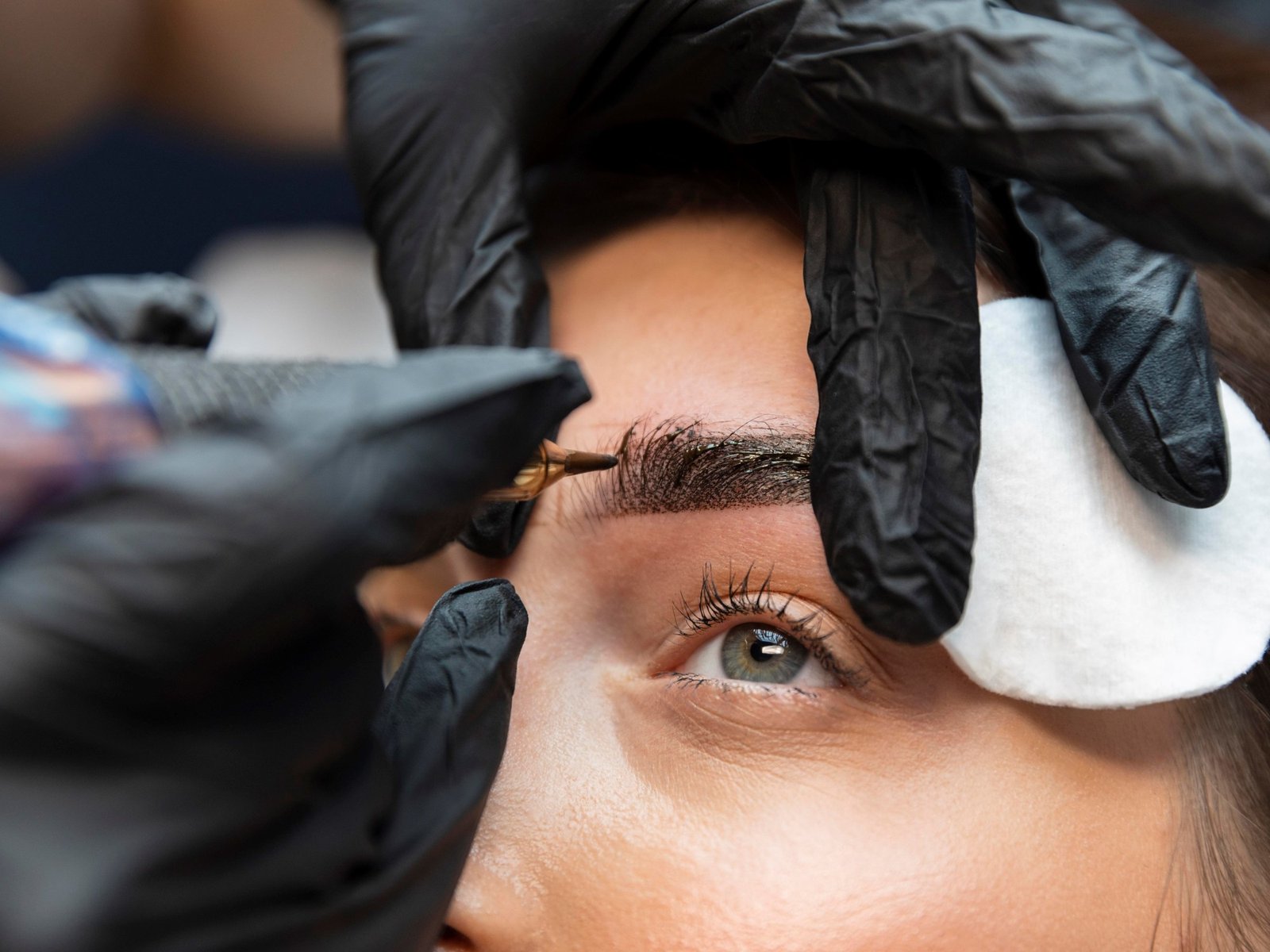 La revolución en el arte de las cejas: un truco que desafía lo convencional En el mundo del maquillaje, las cejas han pa... Descubre más sobre creatividad, b...