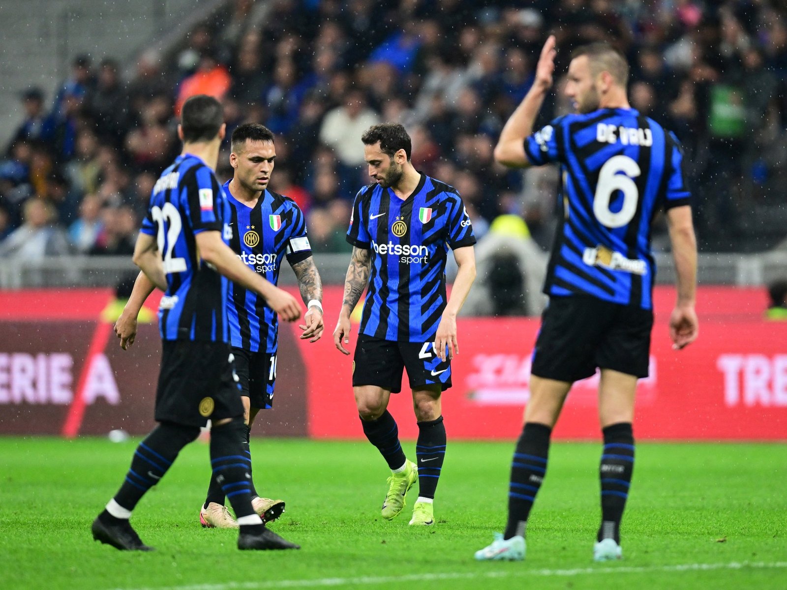 Cuando las tensiones estallan: un llamado a la unidad en el Inter de Milán La reciente eliminación de Inter de Milán en ... Descubre más sobre inmediato, tor...