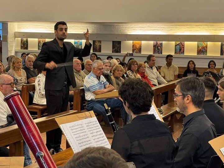 Pablo Bocchimuzzi, director musical de la orquesta.