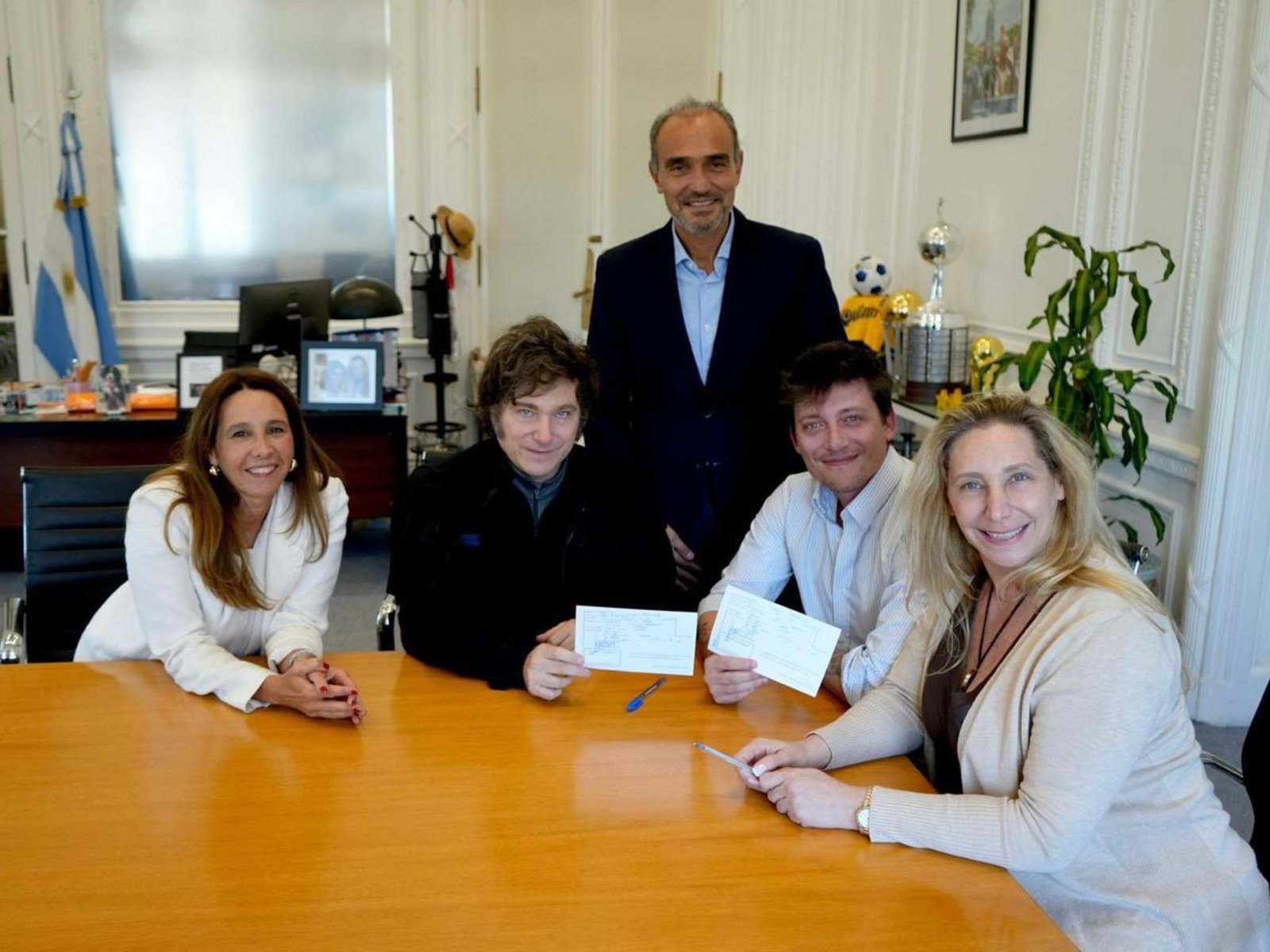 Desconfianza creciente en el entramado del poder provincial En un contexto marcado por el cierre de listas en la Provinc... Descubre más sobre podrían, trama...